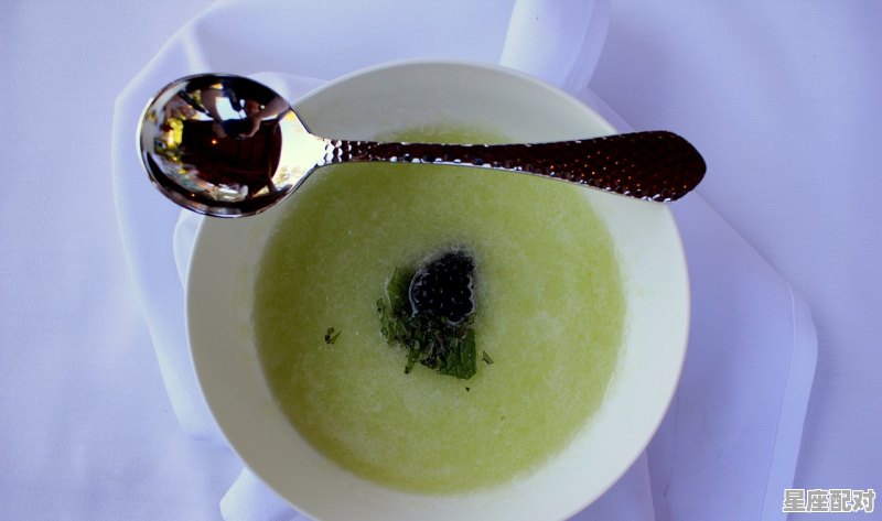 一个碗带一个盖子的叫什么名字_餐厅常用的餐具的名称 - 星座运势