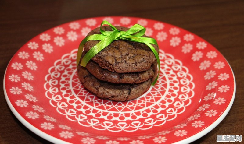 11月3日生日巧克力：双层巧克力果仁饼干（Giant Double Chocolat - 星座运势