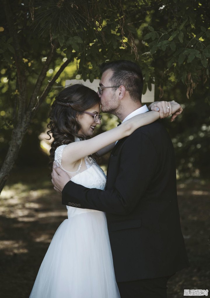 浪漫清纯的双鱼座着装 - 星座运势