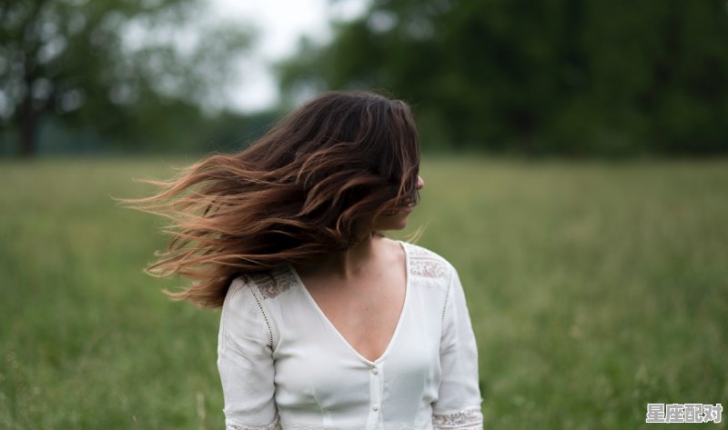 双鱼座女生第一次和男票睡一起什么体验？ - 星座运势