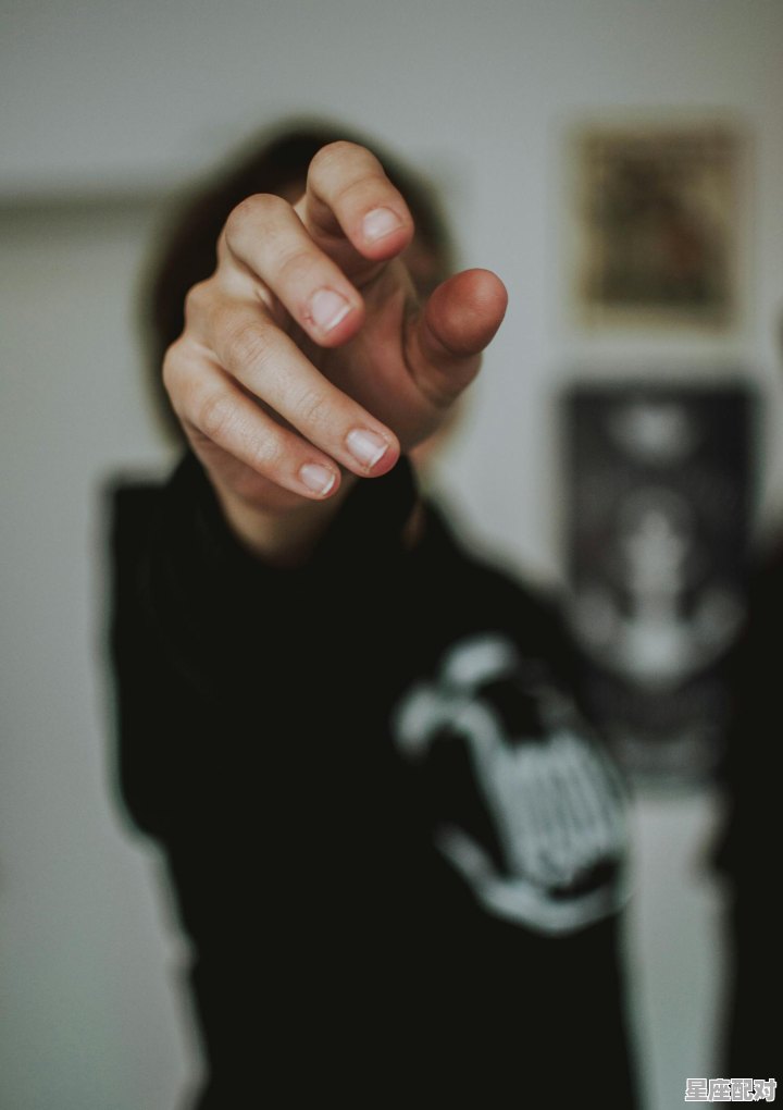 和李嘉诚八字相同的人为何没那么多钱 和李嘉诚八字相同的人为何没那么多钱 - 星座运势