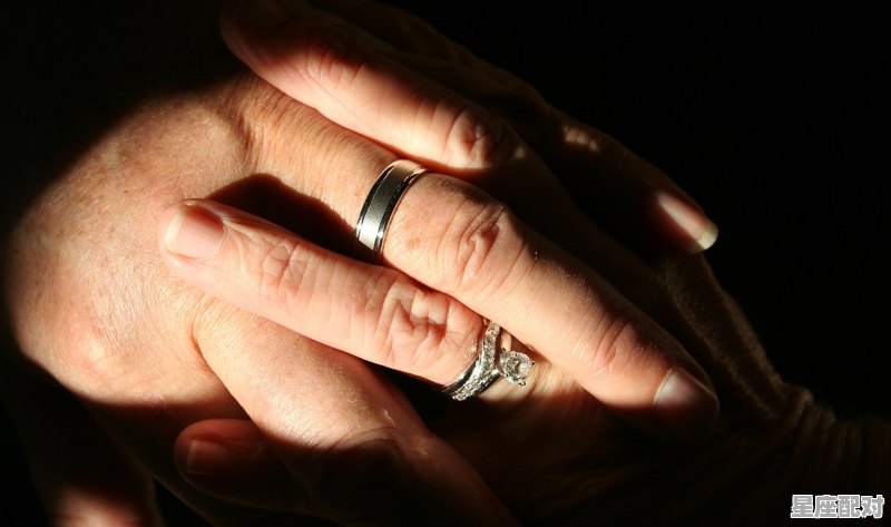 甲木日主生于午月如何取用神? 甲木日主生于午月如何取用神? - 星座运势