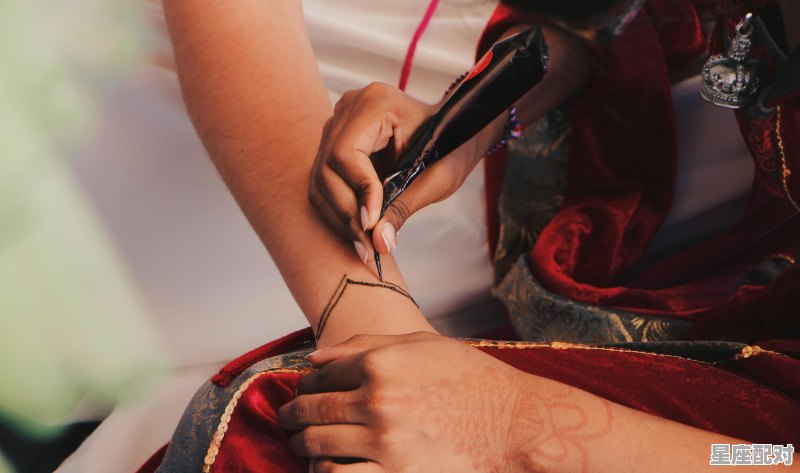 十二星座攻心策：天蝎女 - 星座运势