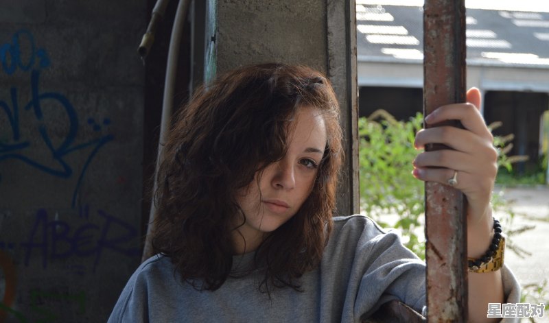 巨蟹座女生的性格怪癖,巨蟹座女生性格弱点 - 星座运势