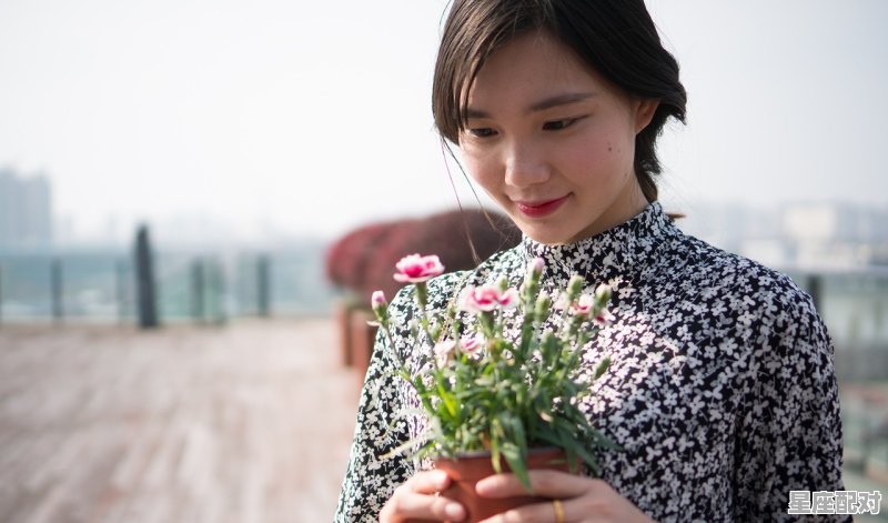 怎样和双子女做闺蜜，双子跟什么星座配对最好女生闺蜜 - 星座运势