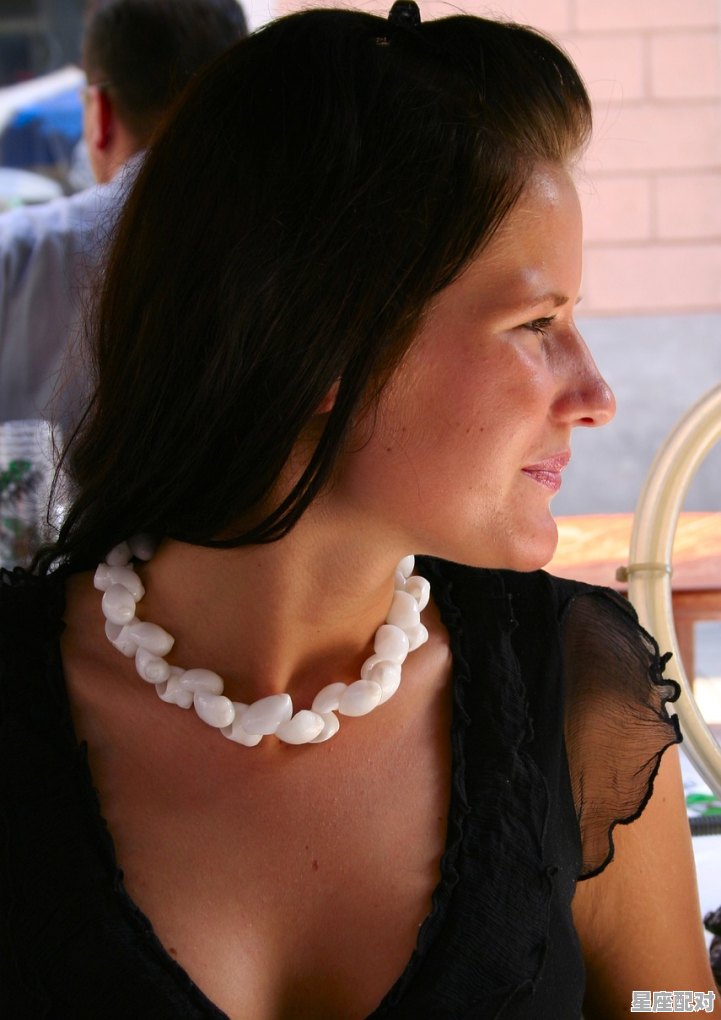 女人穿过鞋针插鞋心什么讲究,针扎脸习俗 女人穿过鞋针插鞋心什么讲究,针扎脸习俗 - 星座运势