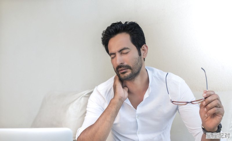 怎样用细绳子绞脸上的汗毛?手法怎么弄_男人掐你脖子扯你脸一个男人如果因为一件事情 怎样用细绳子绞脸上的汗毛?手法怎么弄_男人掐你脖子扯你脸一个男人如果因为一件事情 - 星座运势