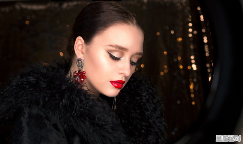 帮新娘当天红蛋滚脸咋弄，传统妇女绞脸习俗 - 星座运势