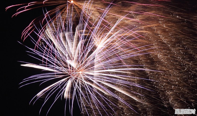乔迁宴席放烟花爆竹吗，红红火火烟花鞭炮一车烟花传统习俗 - 星座运势