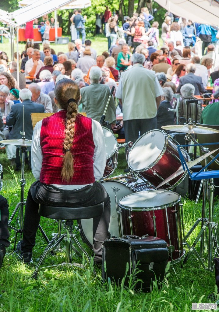56个民族有哪些节日传统的节日_五大自治区的民俗特点及服饰 - 星座运势