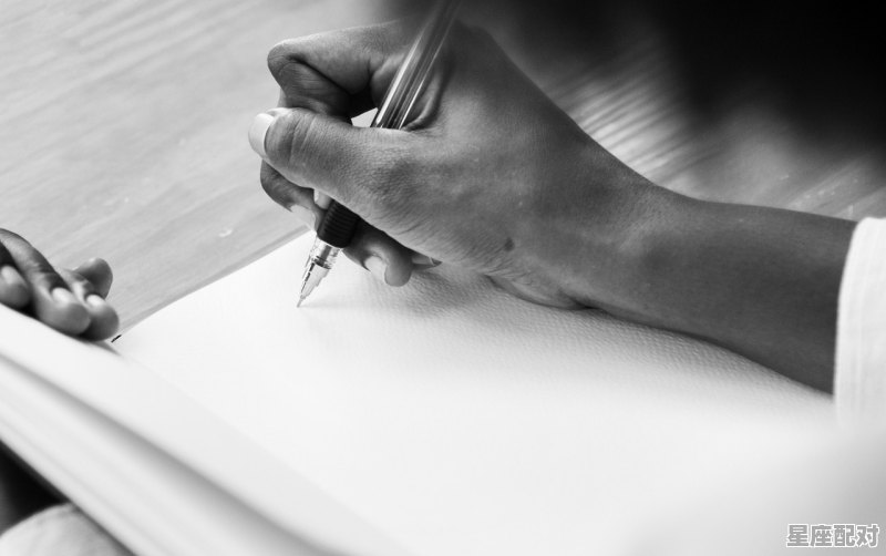 晕倒后感觉自己处在一个独立的黑暗空间，感觉到前所未有的舒适感，这是怎么回事啊_一个人晕倒自己醒来无助的文案 - 星座运势