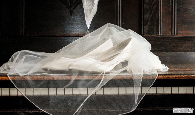 婚礼接亲时吃荷包蛋,找鞋,挂门帘,洗手等习俗的话束,新娘子出嫁时的习俗 婚礼接亲时吃荷包蛋,找鞋,挂门帘,洗手等习俗的话束,新娘子出嫁时的习俗 - 星座运势