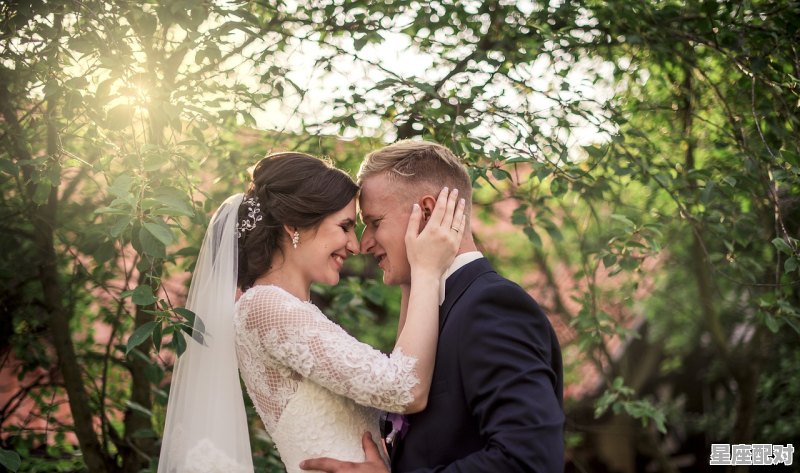 结婚的时候，接新娘，有什么习俗_接媳妇下车有什么讲究 - 星座运势