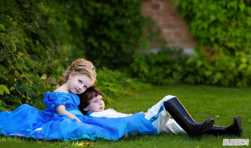 亲嘴嘴巴干是怎么回事，梦到和别人亲嘴 - 星座运势