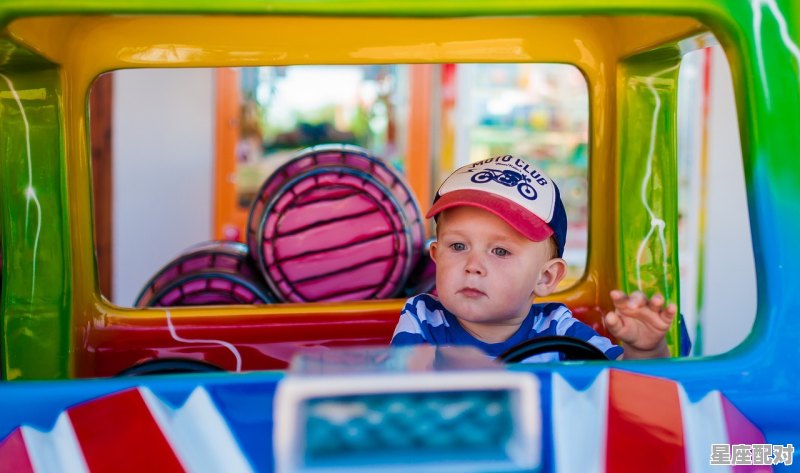 5座小轿车多坐一个小孩算超员吗，十二星座多了一个什么星座 - 星座运势