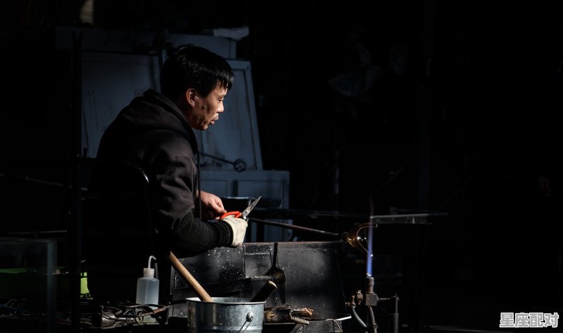 铁探秉高扮演者，黄智贤什么星座的人 - 星座运势