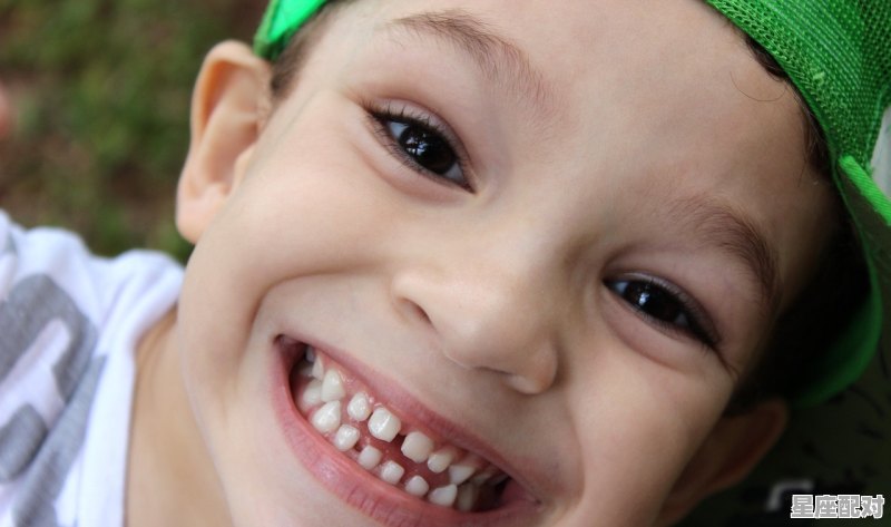 谁知道关于小孩留“八岁毛”的事,小孩接疙瘩习俗 - 星座运势