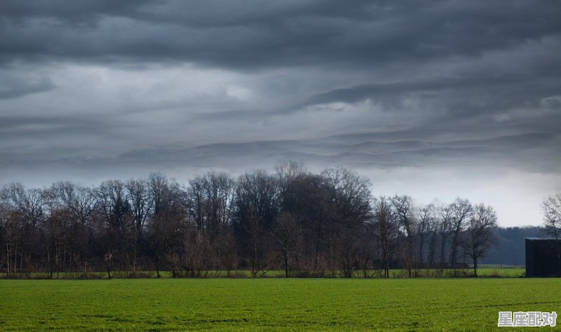 早上乌云密布的文案，梦到天空乌云密布 - 星座运势