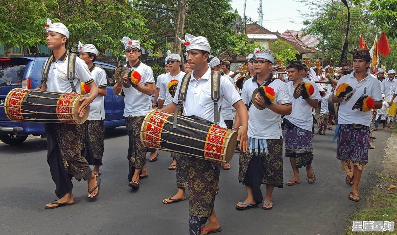 云南少数民族传统民俗,云南人的习俗来历 云南少数民族传统民俗,云南人的习俗来历 - 星座运势